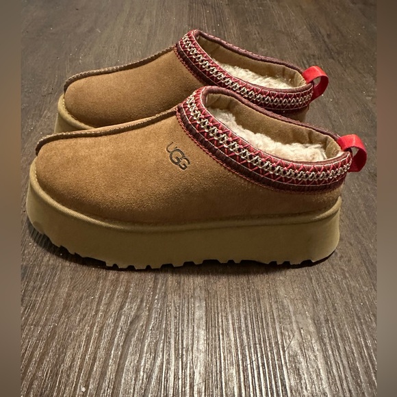 UGG Shoes - Women’s Platform Uggs Size 6 - Like New